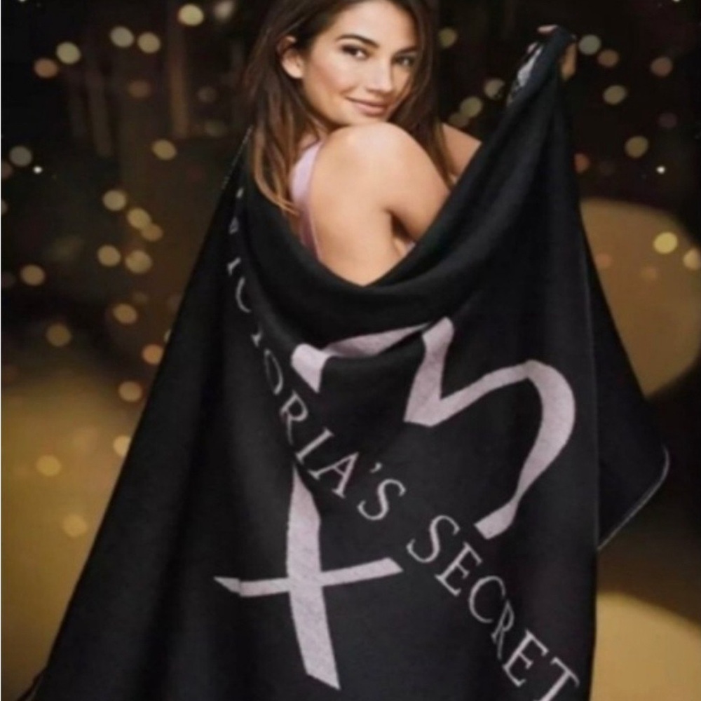 VICTORIA`S SECRET Throw Blanket Limited Edition Cozy Black Pink Heart